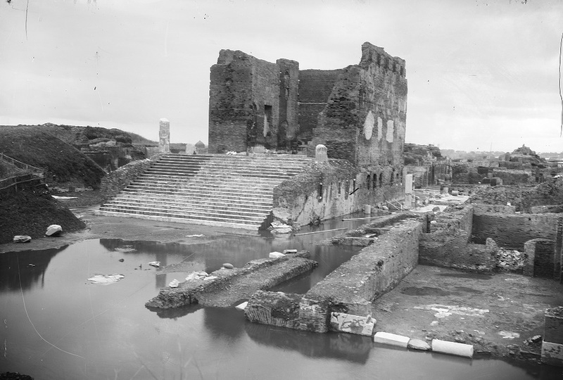 Il foro di Ostia antica durante l'inondazione del 1940