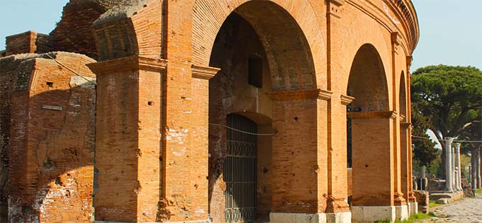 Portico laterizio del Teatro sul Decumano, I a.C. - IV d.C.